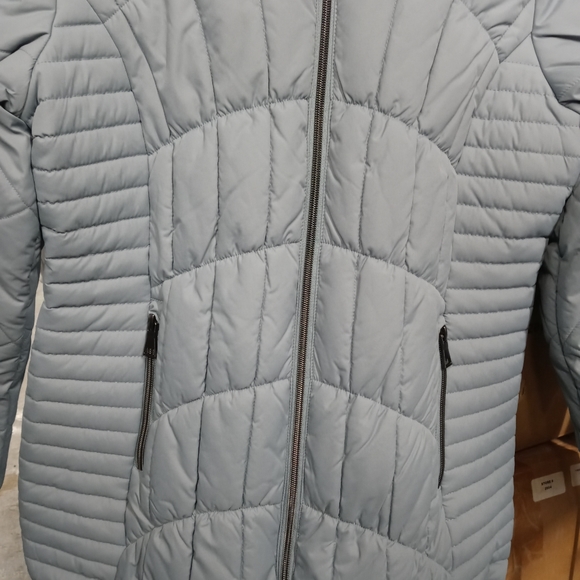 Below Zero puffer hoodie jacket - Picture 3 of 5